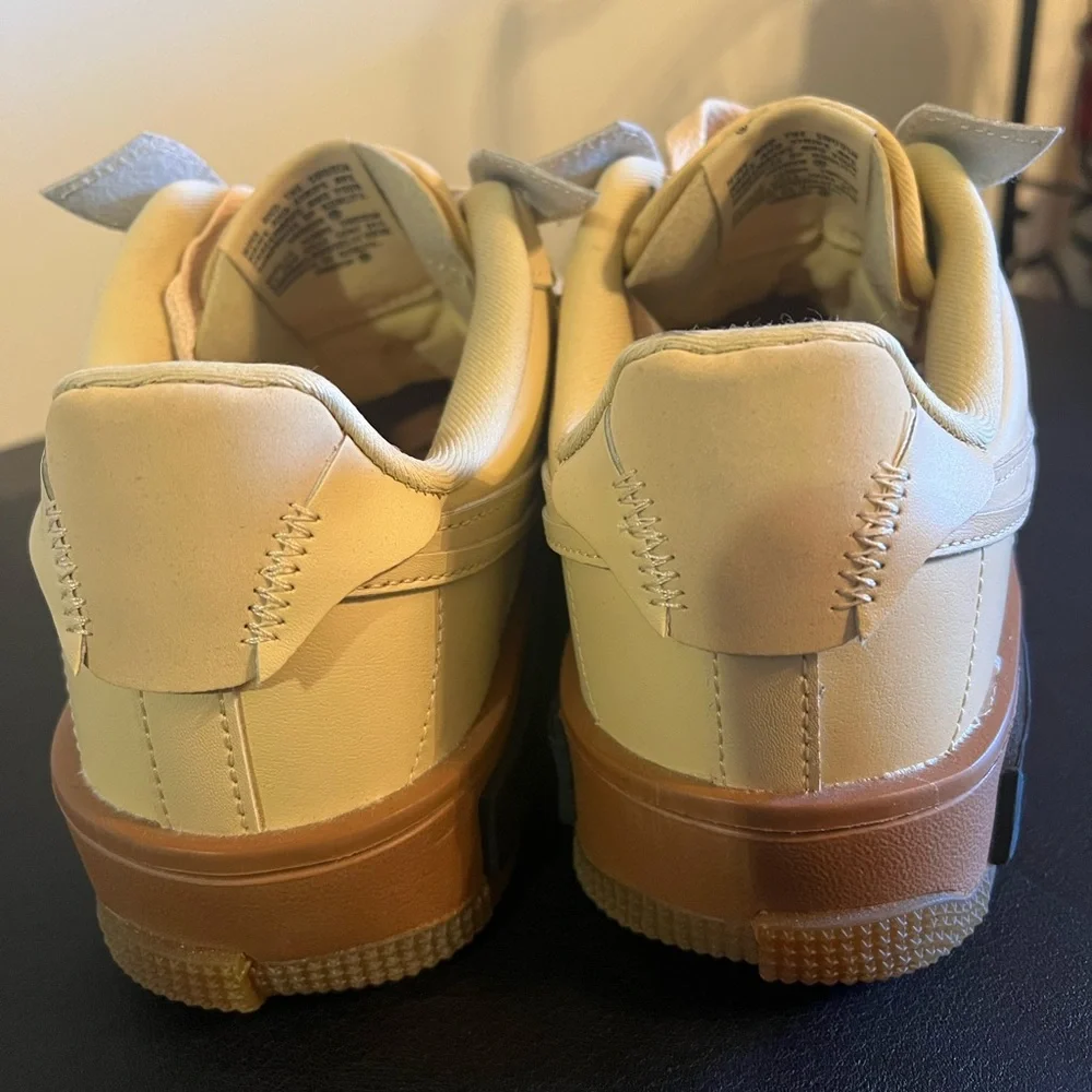 Nike Men’s Low-Top Sneakers in Cream with Gum Sole